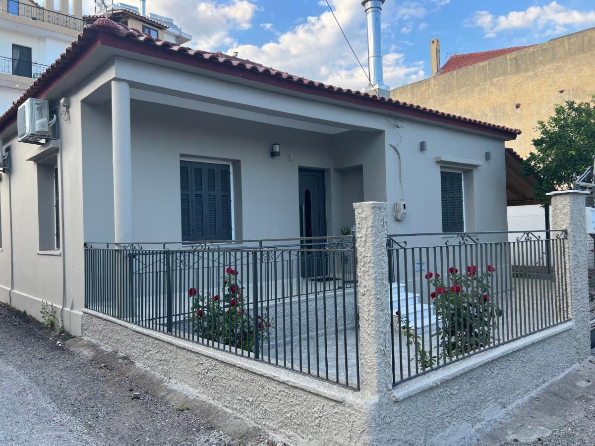 Όμορφη Μονοκατοικία Με 2 Υπνοδωμάτια Και Τζάκι Нафпактос Экстерьер фото